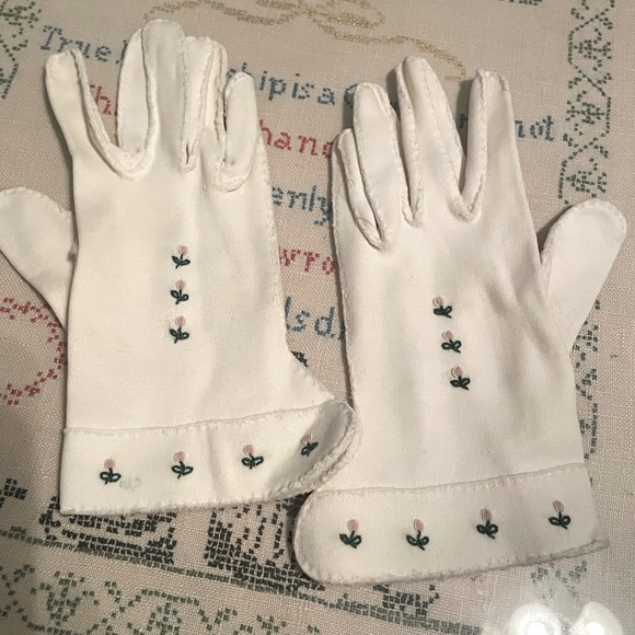 Vintage Embroidered Gloves - Picture 1 of 3